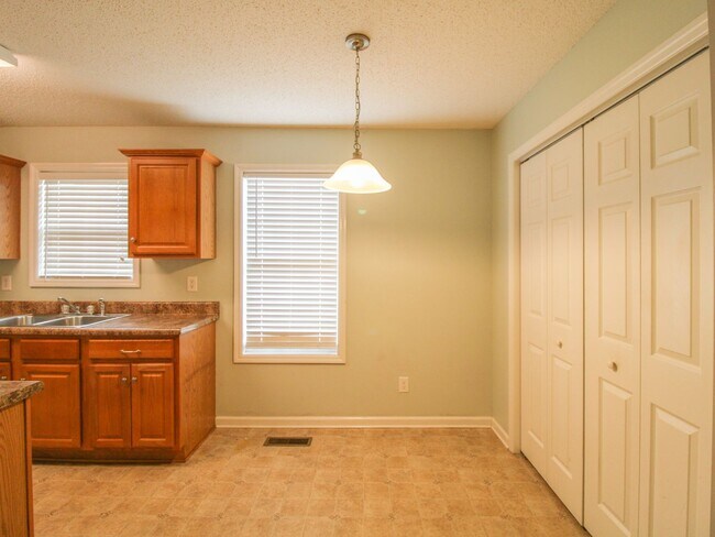 Building Photo - Nice Rental in Athens City!