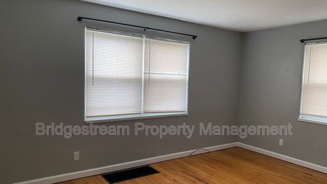 Building Photo - 108 Bellaire Ave