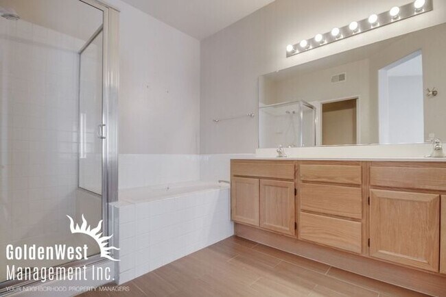 Building Photo - Immaculate 3Bdm 2.5Ba Townhouse with 2-Car...
