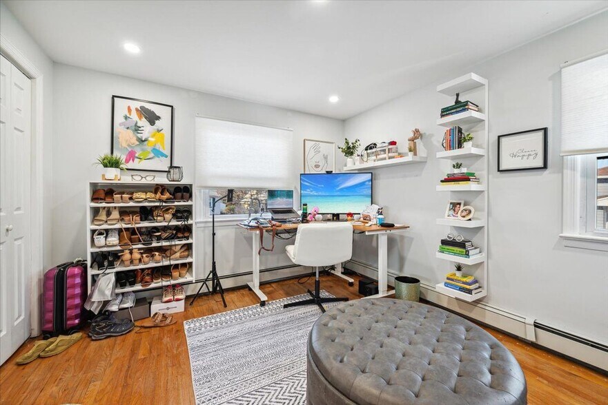 Building Photo - 16 Hickory Rd