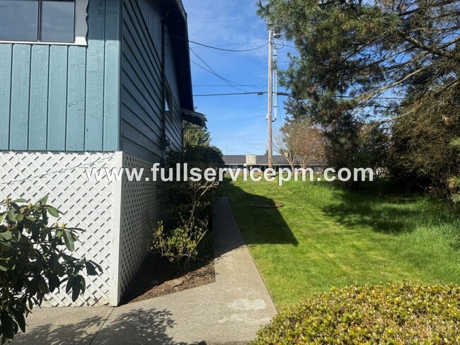 Building Photo - Charming house in downtown Snohomish