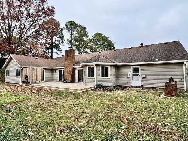 Building Photo - READY NOW!! 4-Bedroom Home in Lake Trant w/Attached Garage! Pet Friendly!