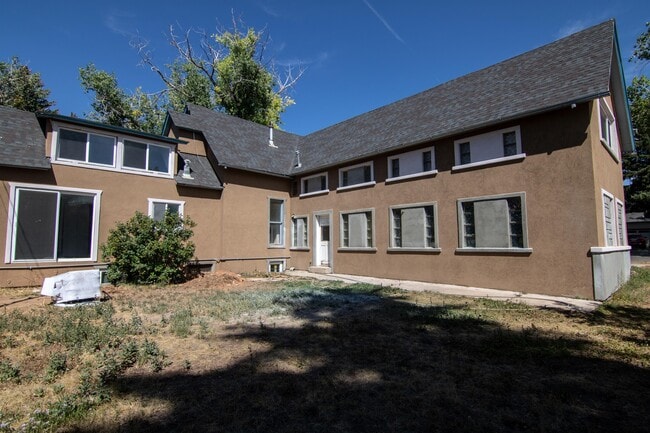 Building Photo - 802 S 10th St