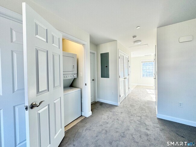 Building Photo - 36 Fairgate Dr