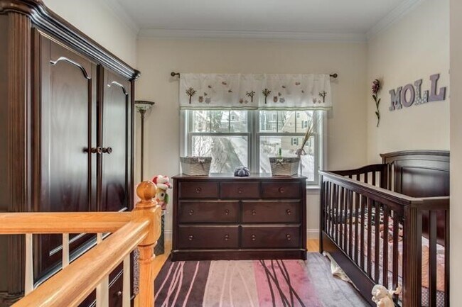 Building Photo - 142 Bigelow St