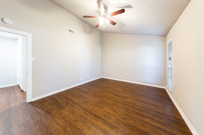 Building Photo - BEAUTIFULLY RENOVATED ONE STORY HOME IN A ...