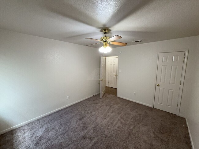 Building Photo - 1107 Cinch Dr
