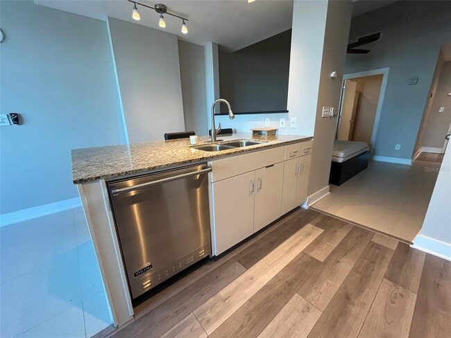 Building Photo - 1208 E Kennedy Blvd