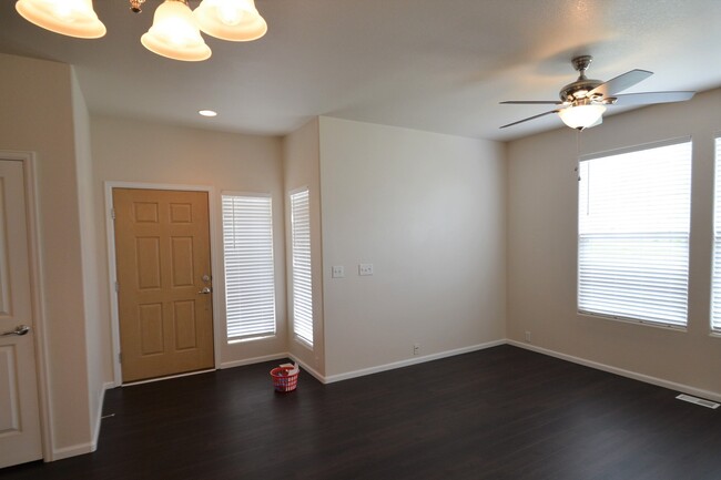 Building Photo - Beautiful townhome near Ft. Carson availab...