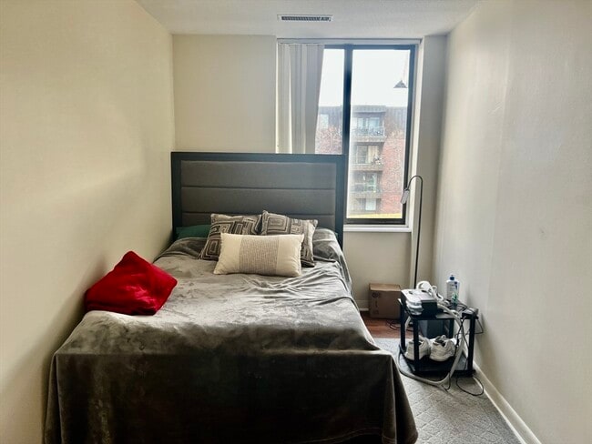 Building Photo - 1006 Paradise Rd