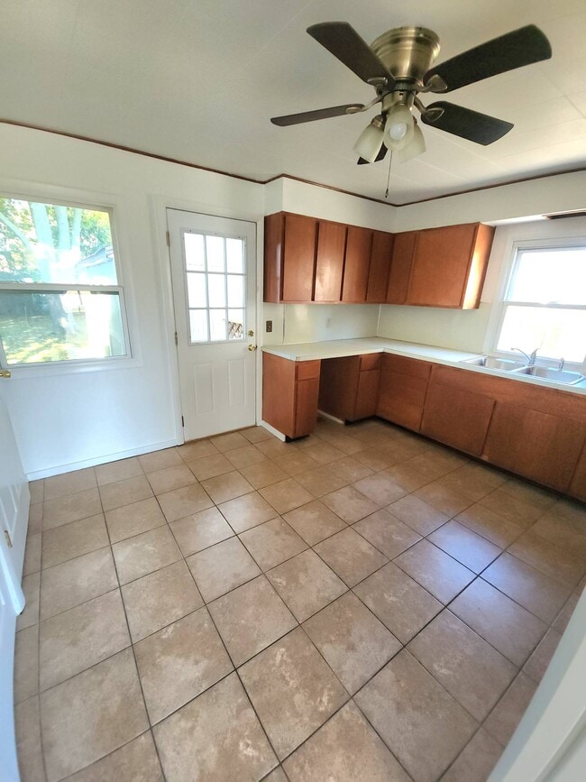 Building Photo - 322 Mary Alice Rd