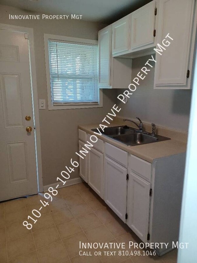 Building Photo - 3042 Leta Ave