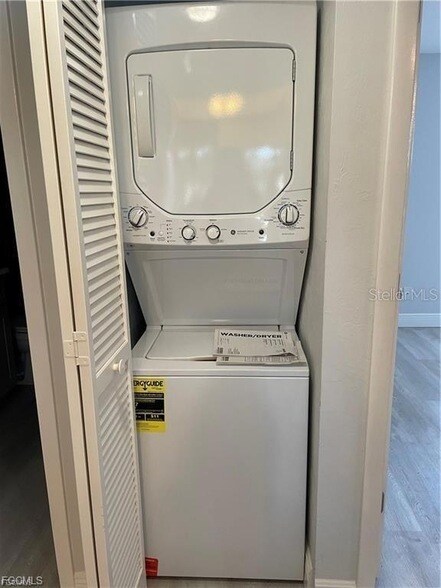 Building Photo - 5650 Trailwinds Dr