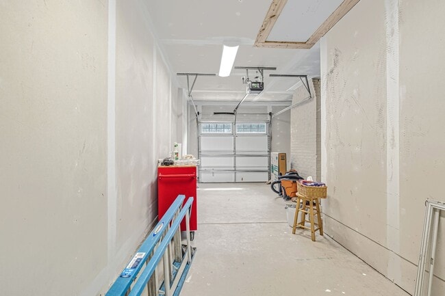 Building Photo - 2601 Bristol Pl