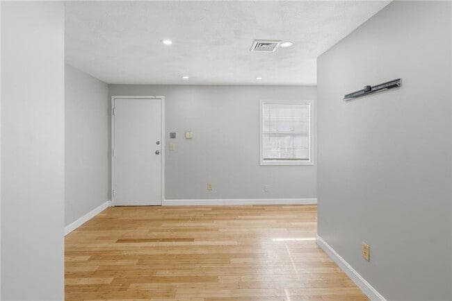 Building Photo - 18 Joseph St