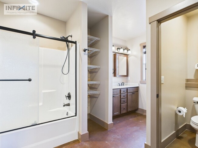 Building Photo - Montana Dream Turned Reality – One-of-a-Ki...