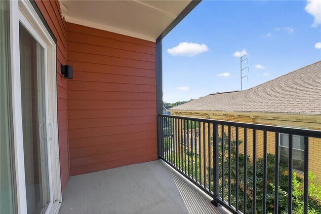 Building Photo - 525 Parkway Dr NE