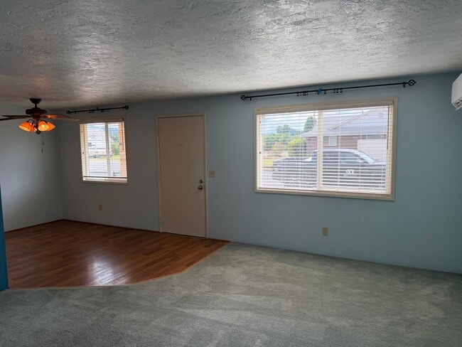 Building Photo - Updated two-bedroom one bathroom duplex in Thurston!