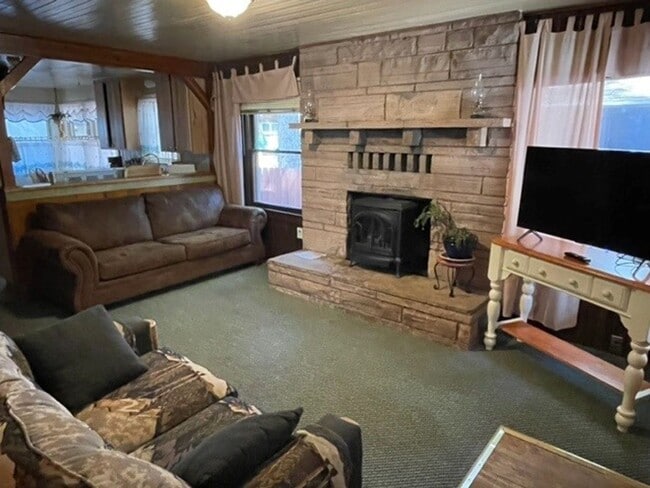 Building Photo - Sweet Tahoe Charm Cabin! Available Now!! for a 3-6 month lease or a long term lease! Call and inq...