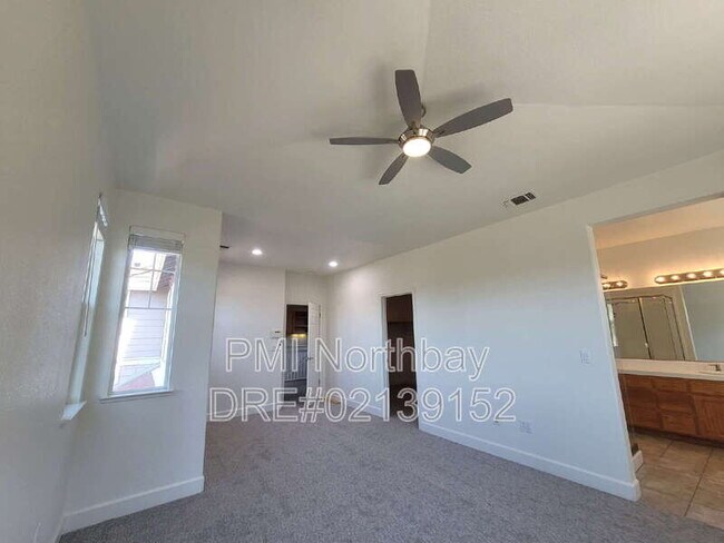 Building Photo - 481 Lexington Dr
