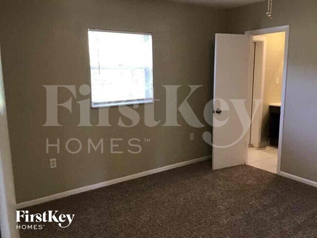 Building Photo - 613 Brittany Ct