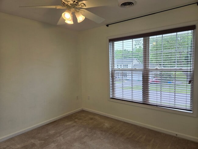 Building Photo - 3 Bed, 2.5 Bath Single Family Home in Mart...