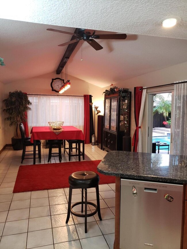 Building Photo - 1402 SW 25th Ave