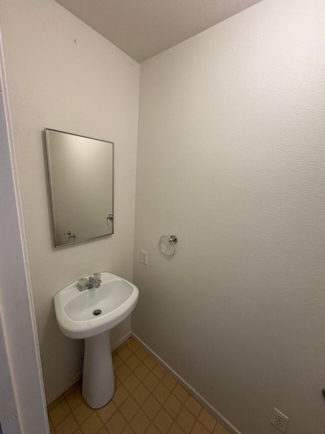 Building Photo - Entertainer delight rental home located in ''The Lakes'' subdivision Coming soon *Private Showing...