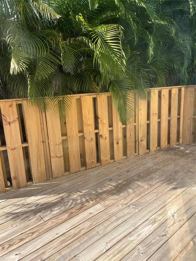 Building Photo - 1814 E Oakland Park Blvd