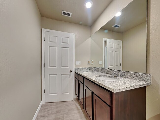 Building Photo - 8688 Kaye Ln