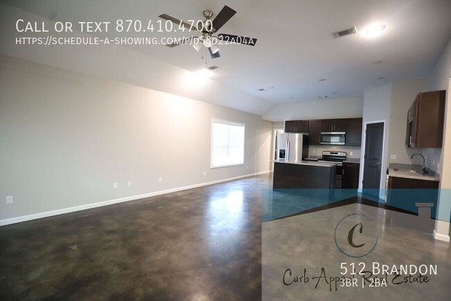 Building Photo - Move in special $800!!  Beautiful 3 bed / ...