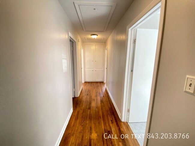 Building Photo - 1821 Somerset Cir