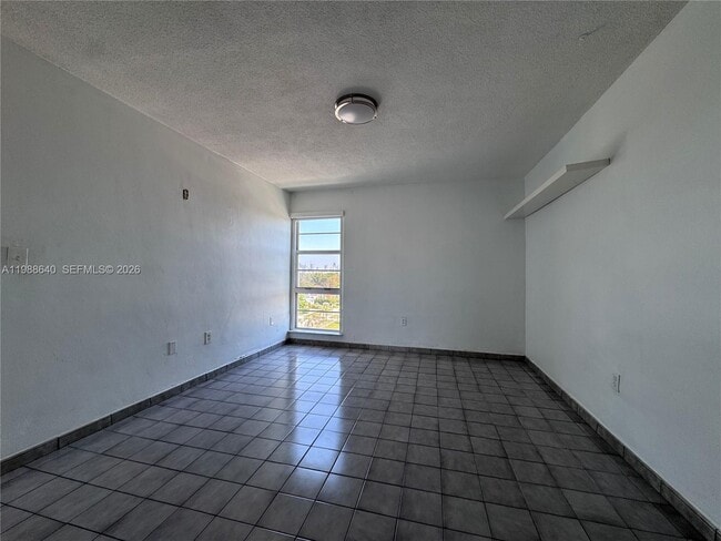 Building Photo - 1400 SW 27th Ave