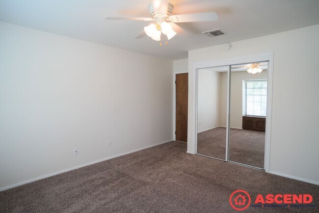 Building Photo - Gorgeous Northwest Bakersfield Home with H...