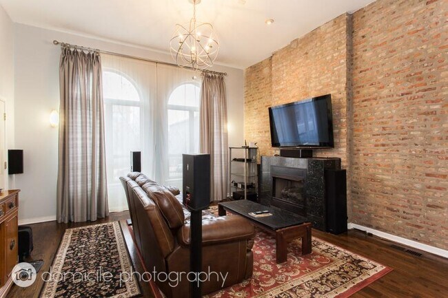 Building Photo - 3 bedroom in Chicago IL 60612