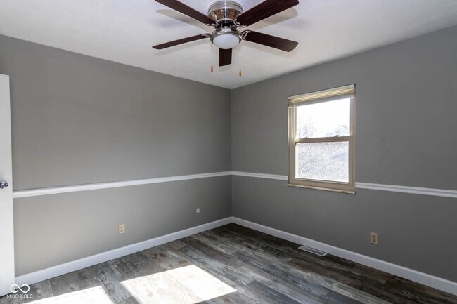 Building Photo - 372 Redbud Pl
