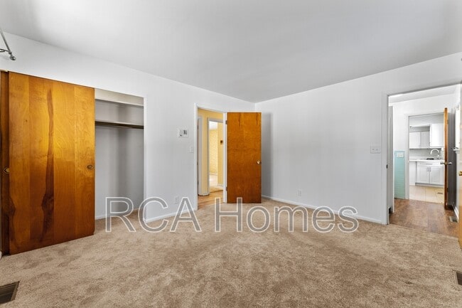 Building Photo - 423 Jenny Ln