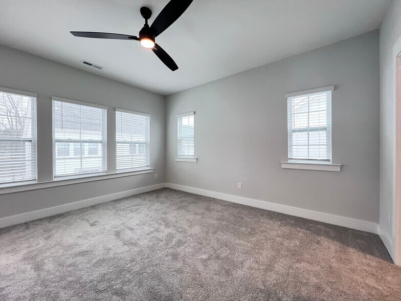 Building Photo - 8520 Silsbee Dr