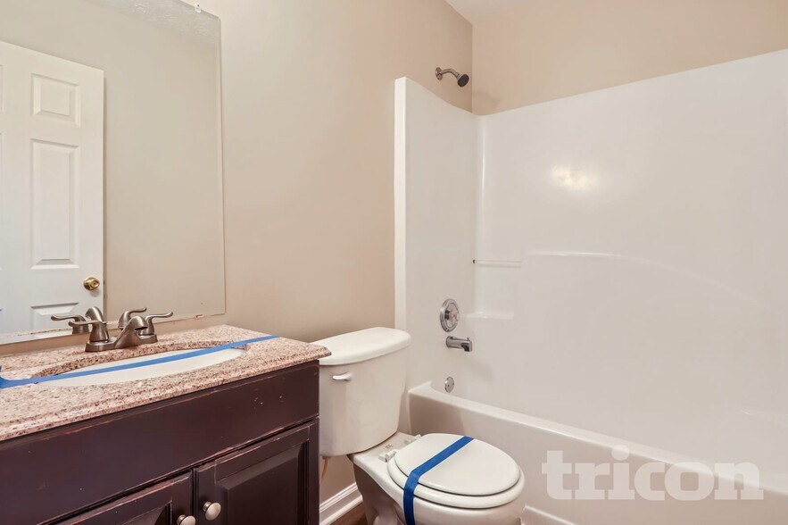 Building Photo - 90 Pebble Ln