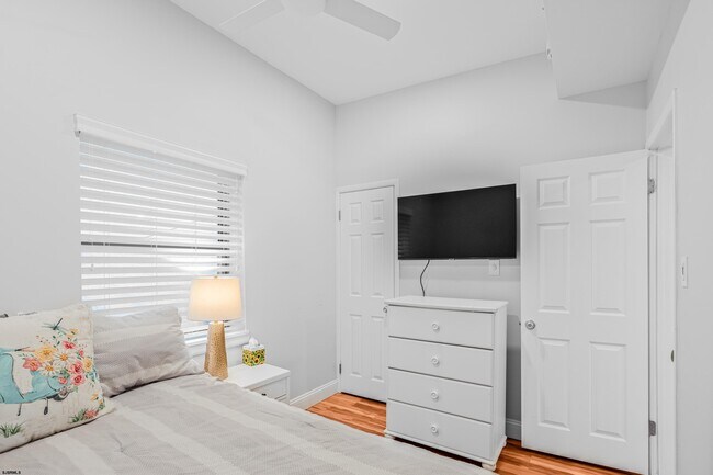 Building Photo - 9609 Pacific Ave