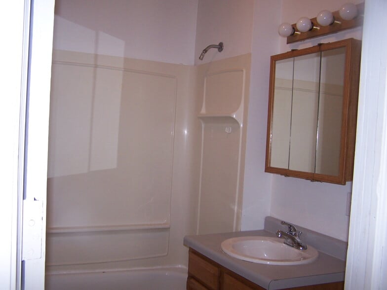 Building Photo - 1328 Ferry St