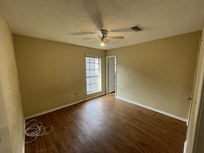 Building Photo - 1643 Cedar Lake Dr