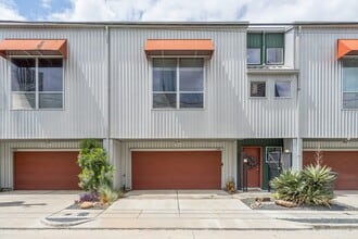 Building Photo - 1304 Arthur St