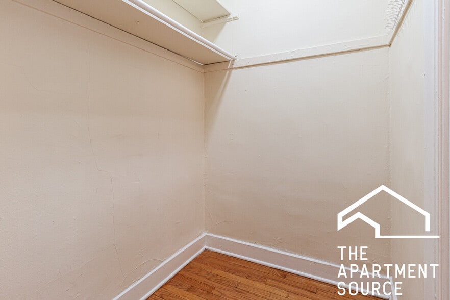 Building Photo - 560 W Arlington