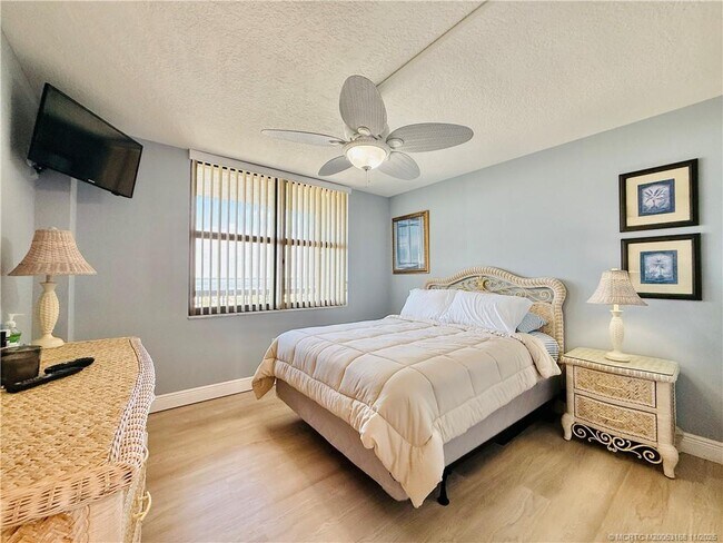 Building Photo - 10680 S Ocean Dr