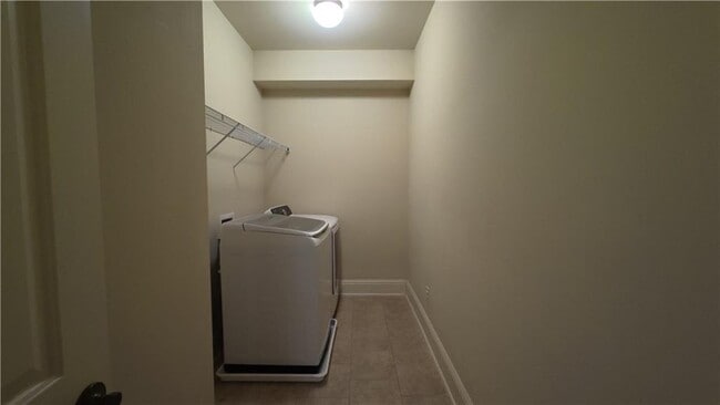 Building Photo - 3361 Lake McGinnis Dr