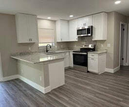 Building Photo - 7907 Stagecoach Ln