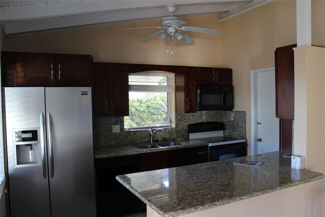 Building Photo - 1520 SW 5th St