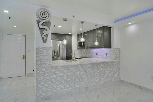 Building Photo - 100 Old Palisade Rd