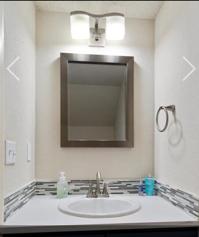 Building Photo - Updated 3-Bed Townhome Oasis in Copperfield | Greenbelt Views, Granite Kitchen & Move-In Ready!